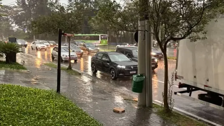 Vale do Paraíba tem alerta para chuva forte, ventos de até 60 km/h e risco de alagamentos até sábado