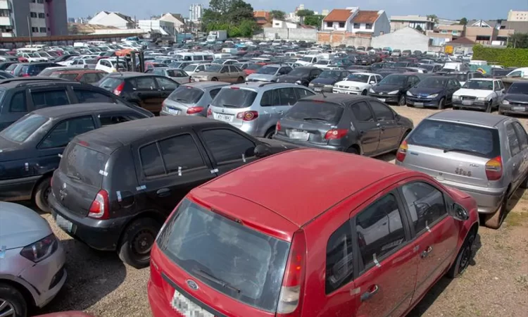 Prefeitura de Lorena abre leilão on-line com 63 lotes de veículos e sucatas e lances a partir de R$ 200