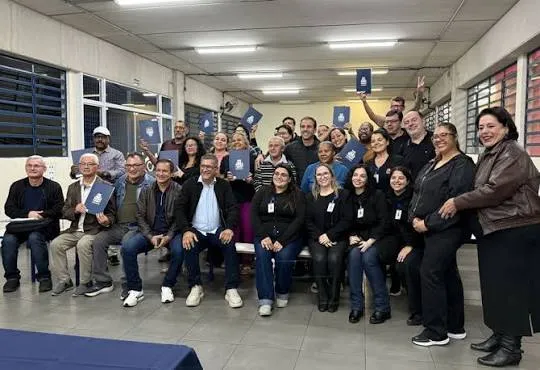 Caraguatatuba regulariza 79 lotes no Perequê-Mirim e entrega títulos de propriedade a moradores