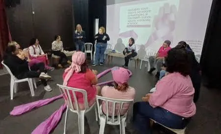Jacareí promove encontro do Outubro Rosa com servidoras municipais e destaca importância do autocuidado