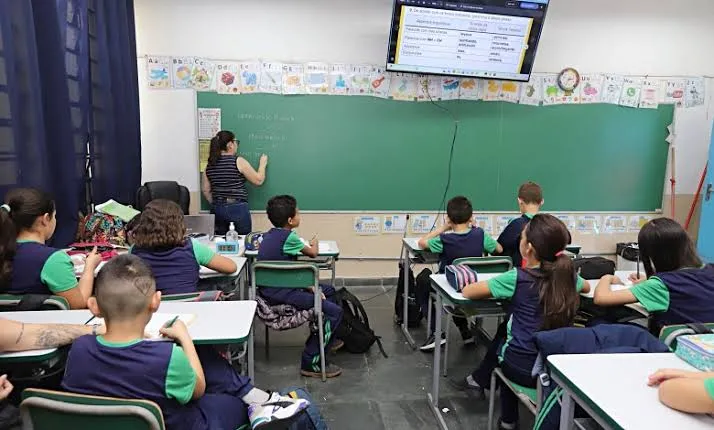Jacareí abre processo seletivo para contratar professores e agentes escolares em 2027 com salários de até R$ 4,6 mil
