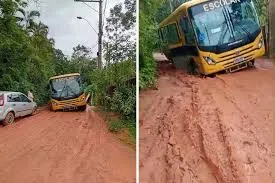 Ônibus escolar com cerca de 25 alunos fica atolado após chuvas em estrada de Ubatuba; estudantes foram resgatados