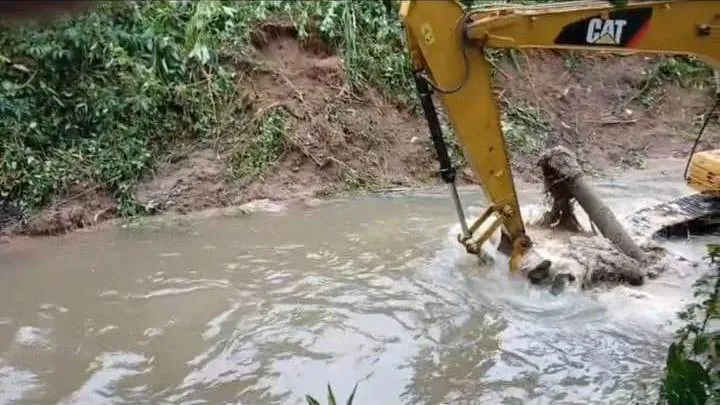 Caraguatatuba intensifica limpeza de rios, córregos e valas para prevenir enchentes antes do período de chuvas