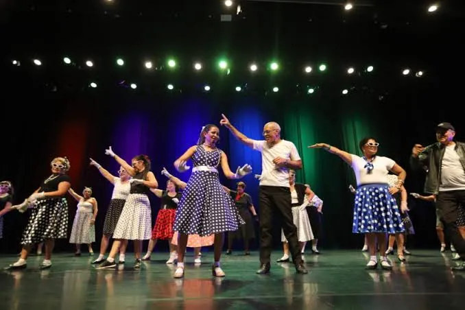 Casa Viva Vida celebra 30 anos com festa que reúne cerca de 500 pessoas no Teatro Municipal de Jacareí