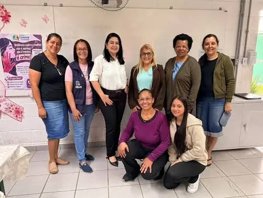 Programa Pinda por Elas leva orientações sobre violência contra a mulher a estudantes de escola estadual