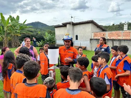 São José dos Campos forma 30 agentes mirins da Defesa Civil e prepara crianças para prevenção de desastres e situações de emergência