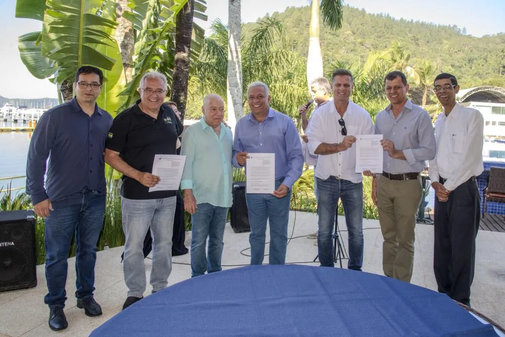 Ubatuba firma acordo com cidades da Alemanha para promover intercâmbio estudantil e projetos educacionais