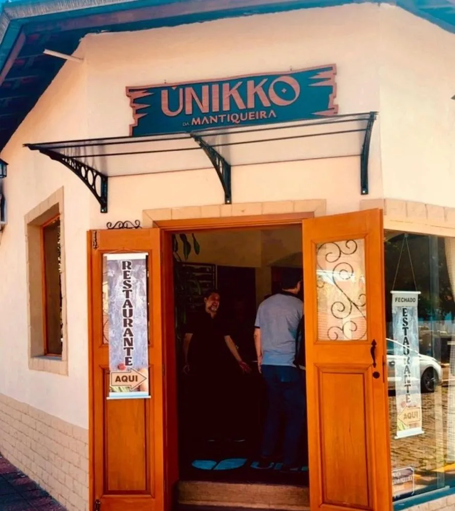 ÚNIKKO da Mantiqueira: gastronomia autoral em harmonia com vinhos selecionados.