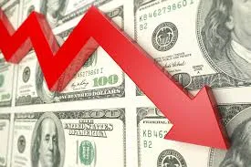 Dólar registra quarta queda seguida e fecha no menor nível em dois meses; mercado aguarda Superquarta