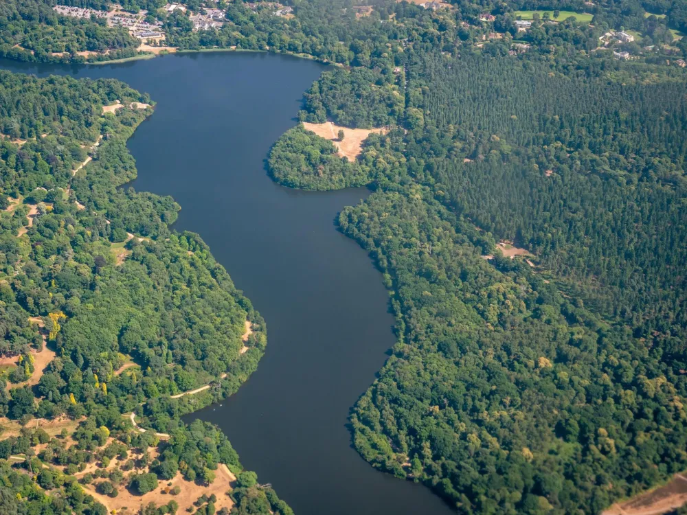 Polícia do Reino Unido pede ajuda de testemunhas em caso Epstein por tráfico de mulheres