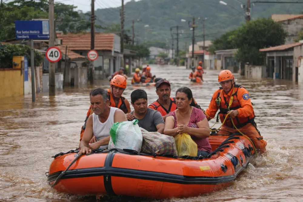 60 pessoas ficam desabrigadas após chuva forte em Potim; Aparecida e Lorena registram alagamentos