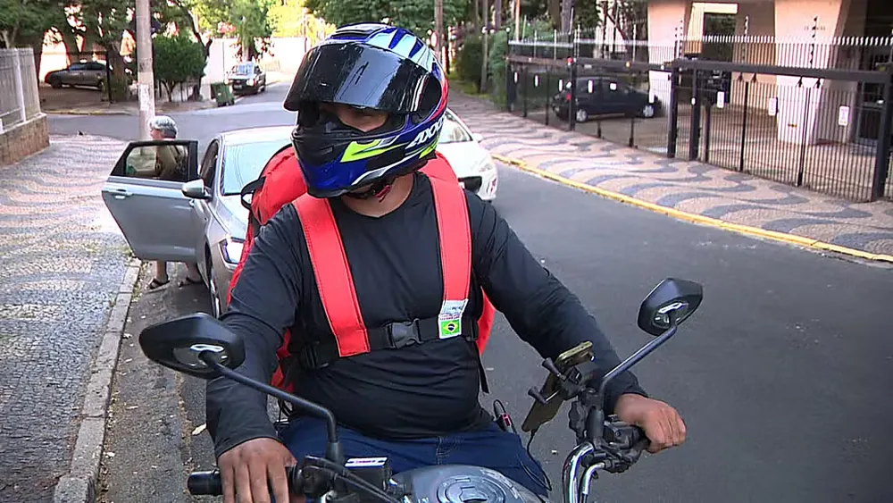 Motoboys passam a receber adicional de periculosidade a partir de abril, anuncia ministro do Trabalho