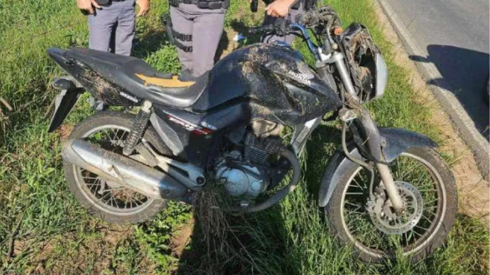Guaratinguetá (SP): motociclista de 47 anos morre após colisão com ônibus em estrada vicinal