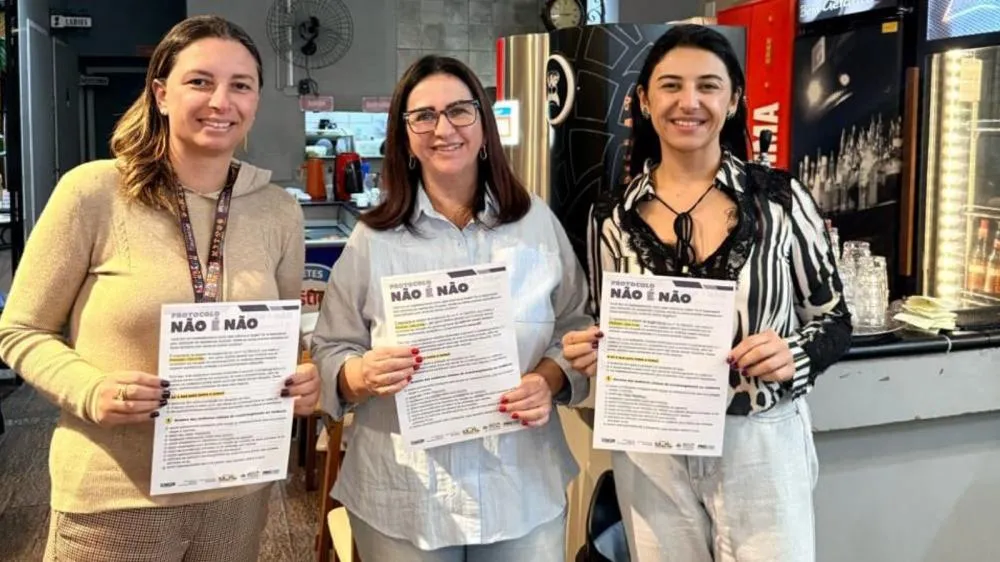 Procon e Assistência Social orientam comércio para prevenir violência contra mulheres em Poços de Caldas