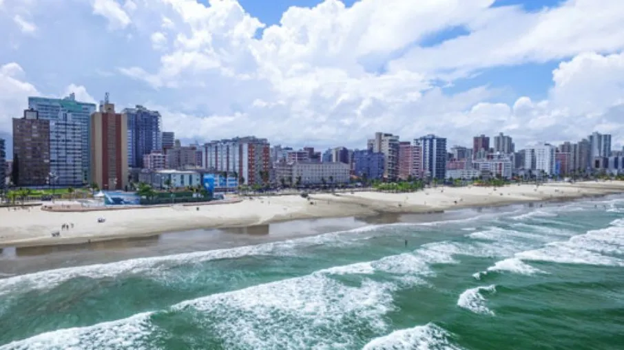 Litoral de SP tem 43 praias impróprias para banho nesta semana; confira lista atualizada pela Cetesb