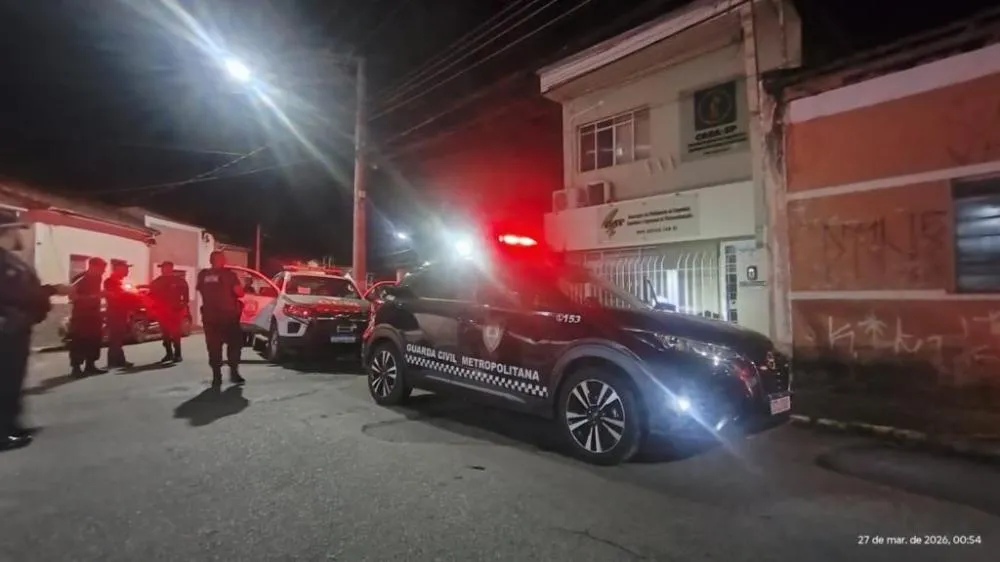 GCM de Pindamonhangaba prende suspeitos em flagrante por furto de fios na região central