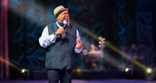 Show de Jorge Aragão é cancelado em São José dos Campos e empresa confirma estorno de ingressos