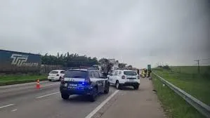 Motociclista de 18 anos morre após colidir contra poste em São José dos Campos