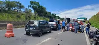 São José dos Campos: entregador fica ferido após ser atingido por trailer que se soltou de carro