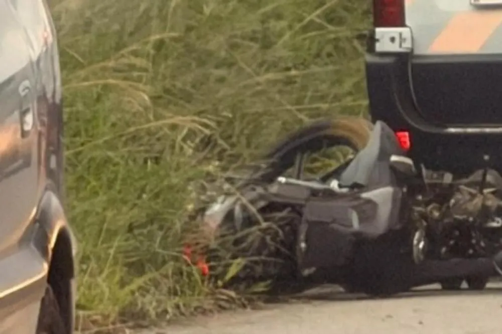 Guaratinguetá: motociclista morre e mulher fica gravemente ferida em acidente na Estrada das Pedrinhas