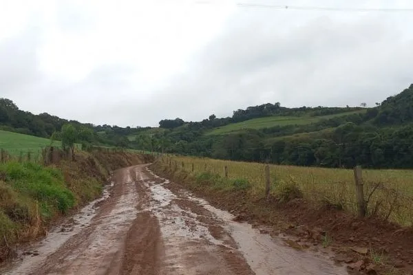 Santa Branca: chuvas causam danos em estradas rurais e mobilizam força-tarefa para reconstrução