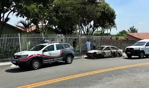 Polícia prende suspeito de matar homem e incendiar carro após relação com ex, em São José dos Campos