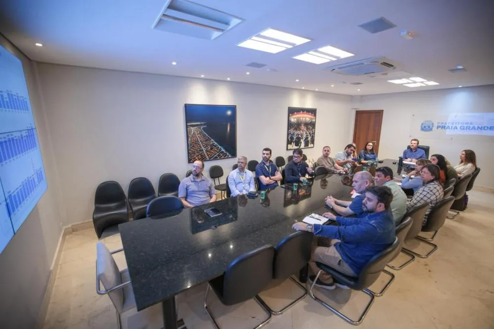 Prefeita se reúne com moradores do Parque Vivamar e apresenta cronograma de obras da Sabesp