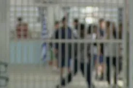 Adolescente que agrediu professora em escola de São José dos Campos é liberado após audiência