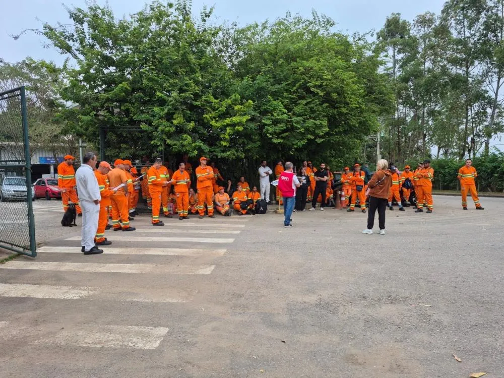 Servidores da Urbam entram em paralisação em São José dos Campos e afetam coleta seletiva e obras públicas