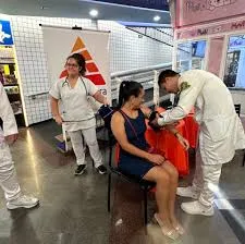 “Saúde na Praça” oferece atendimentos gratuitos e orientações preventivas para a população