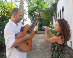 Duo de Choro “Cinema Mudo” se apresenta em Boiçucanga pelo projeto Música na Praça