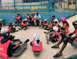 Projeto ‘Skate Itinerante’ leva aulas gratuitas para crianças e adolescentes em São Sebastião