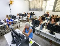 Curso de inclusão digital promove autonomia para idosos e PcDs em São Sebastião