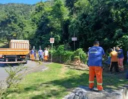 Prefeitura apreende materiais e identifica cercamento irregular em área protegida de São Sebastião