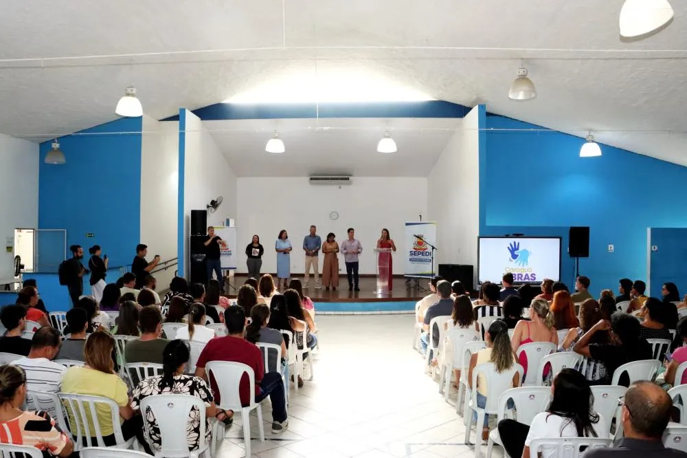 Caraguatatuba lança plataforma digital para atendimento em Libras nos serviços públicos