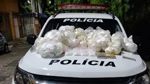 Mulher é presa com quase 50 kg de drogas e munições em Lorena