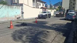 Polícia apreende carro envolvido em caso de cachorro que morreu após ser arrastado por mais de 1 km em Caraguatatuba