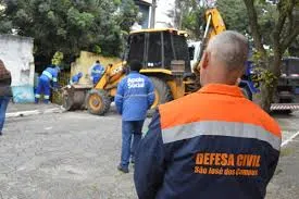 Prefeitura de São José dos Campos recolhe 3,5 toneladas de materiais em imóvel no Jardim São Dimas