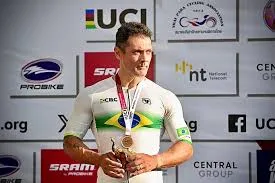 Atleta de Pindamonhangaba conquista título geral da Copa do Mundo de Paraciclismo de Estrada 2026