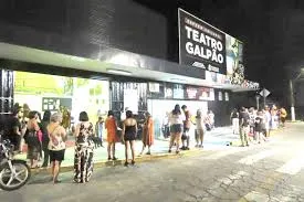 Teatro Galpão recebe apresentações de dança e comédia neste fim de semana em Pindamonhangaba