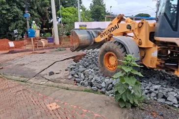 Prefeitura avança em obra de nova galeria e estabiliza erosão no Jardim Imperial
