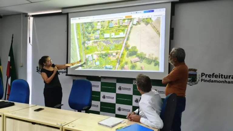 Prefeitura inicia coleta de documentos para regularização fundiária em bairros de Moreira César