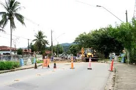 Prefeitura de Caraguatatuba retoma recapeamento da Avenida Garça no Jardim Gaivotas na segunda-feira