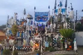 Casa decorada com esculturas e objetos reciclados chama atenção em Jacareí