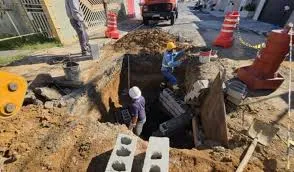 Prefeitura realiza manutenção preventiva nas redes de drenagem em diversos bairros de Taubaté