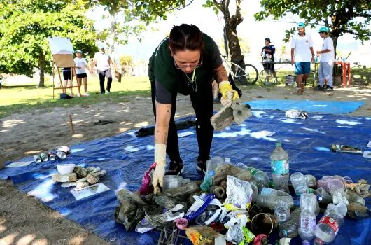 Caraguatatuba recolhe quase 800 quilos de resíduos em ações de limpeza ambiental durante o mês de maio