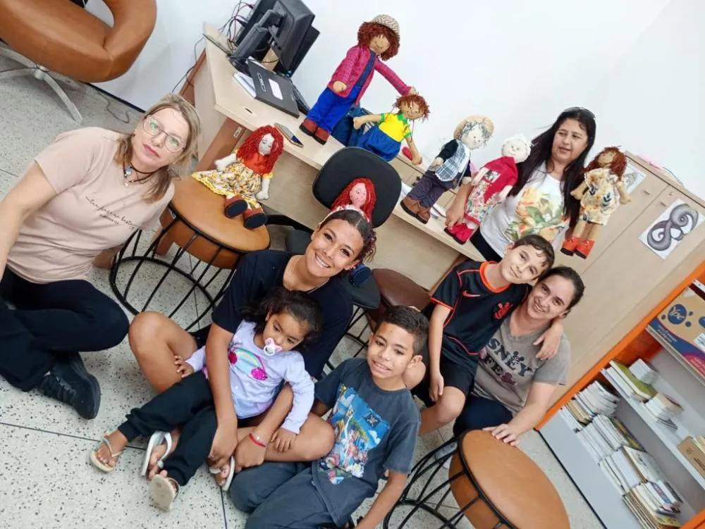 Biblioteca do Centro Cultural do Araretama recebe contribuição especial de artesã para enriquecer ambiente de leitura
