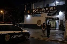Mulher é presa após desligar energia de delegacia e ameaçar policial com tesoura em São Sebastião
