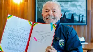 Lula sanciona lei que permite renovação automática da CNH para motoristas sem infrações