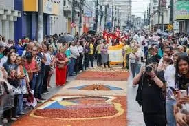 Tradição e fé marcam celebrações de Corpus Christi em Piquete